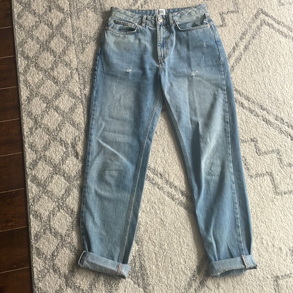 BDG/Urban Outfitters High-Waisted Mom Jean – Light Wash - Picture 9 of 11